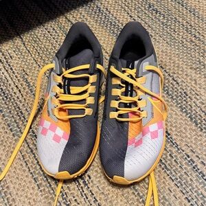 Nike Wren Sneakers - Black, Pink, Yellow